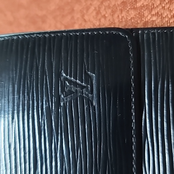 Louis Vuitton Vintage Black Epi Wallet - Picture 2 of 11